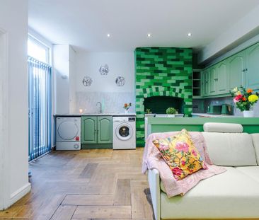 4 bedroom end of terrace house to rent - Photo 3