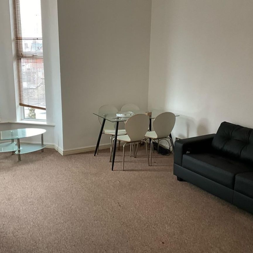 1 Bed Flat, Dickenson Road, M13 - Photo 1