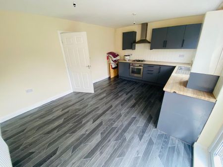 3 bedroom terraced house to rent - Photo 5