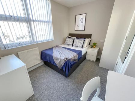 5 bedroom end of terrace house to rent - Photo 4