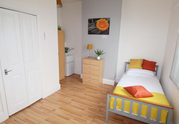 1 bedroom in a house share to rent - Photo 1