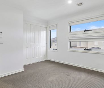Stylish & Spacious – The Perfect Blend of Comfort and Convenience! - Photo 3