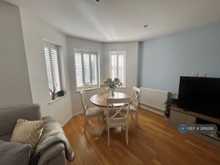 2 bedroom flat to rent - Photo 2