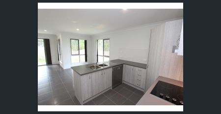 FAMILY HOME IN CONVENIENT LOCATION! - Photo 3