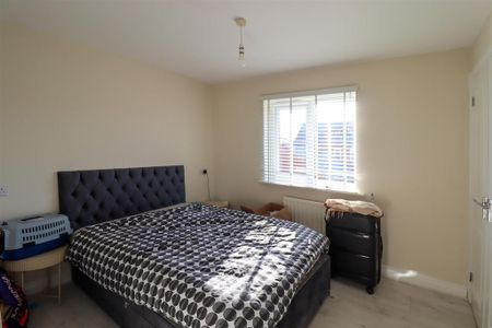 3 bedroom semi-detached house to rent - Photo 2