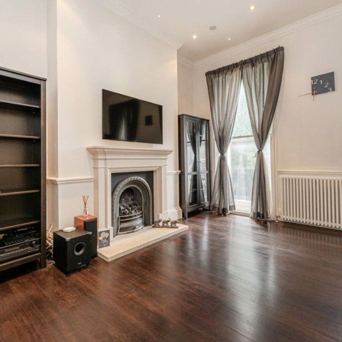 2 bedroom flat with 1 reception and 2 bathrooms in 81 George Street, W1U - Photo 1