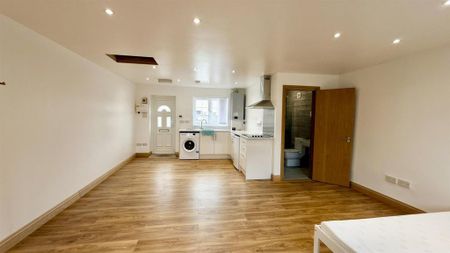 Studio to rent - Photo 5