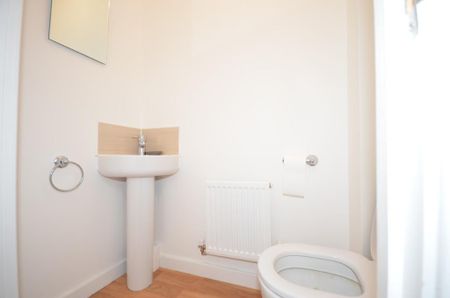 2 bedroom semi-detached house to rent - Photo 4