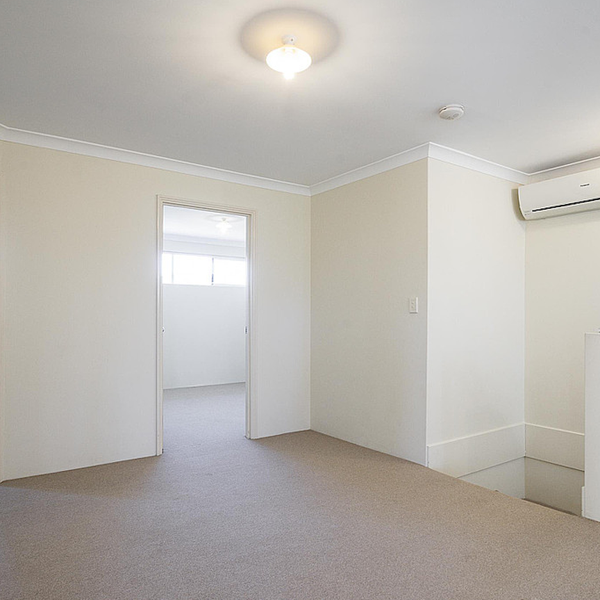 38/27 Meadow Springs Drive, Meadow Springs. - Photo 1