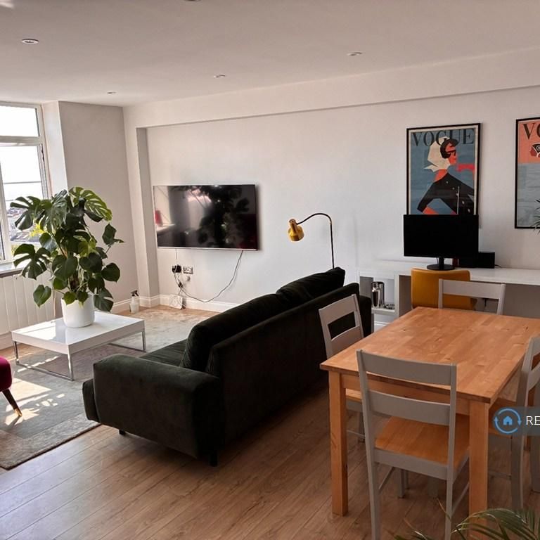 2 bedroom flat to rent - Photo 1