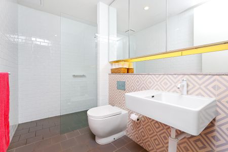 Beautifully presented one bedroom apartment with secure parking! - Photo 4