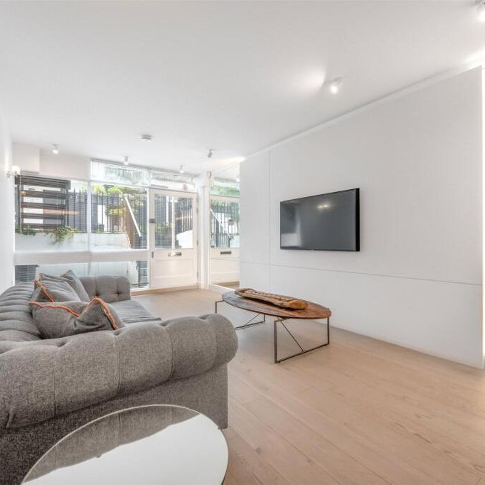 2 bedroom mews to rent - Photo 1