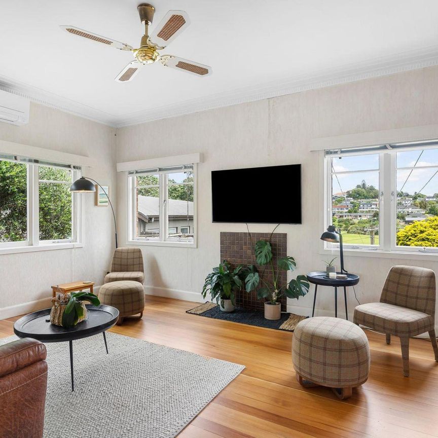 Beautifully Presented Home in The Bays - Photo 1