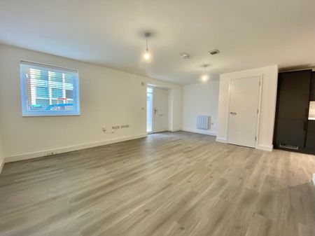 Peterborough - Photo 3