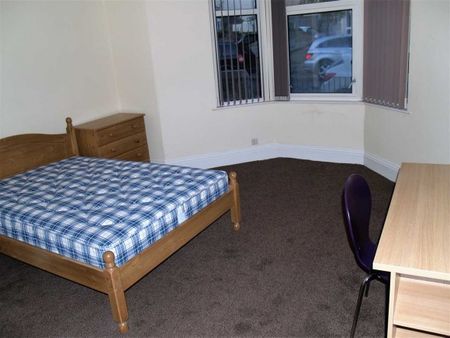 2 Bed - Evelyn Place, Plymouth - Photo 3