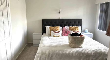 Spacious 3-Bed Family Home with Private Backyard - Photo 3