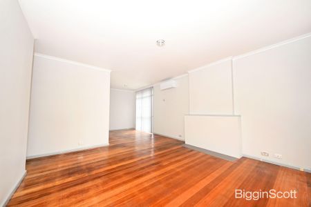 Fully Renovated, Unbeatable Location, Immaculate Home: 3 Bedroom home in Mount Waverley - Photo 3