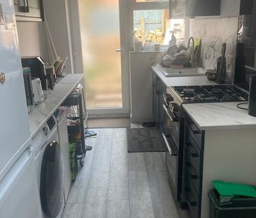 Room in a Shared House, Leygreen Close, LU2 - Photo 1