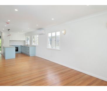 Beautifully Renovated - Brand New Open Plan Kitchen - Photo 2