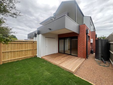Brand New & Splendid Townhouse in West Footscray! - Photo 3