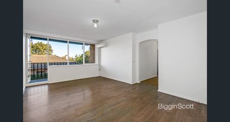 SPACIOUS THREE BEDROOM - Photo 2