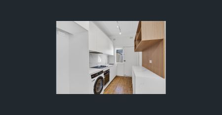 Newly refurbished 2 bedroom garden apartment + carspace - Photo 4