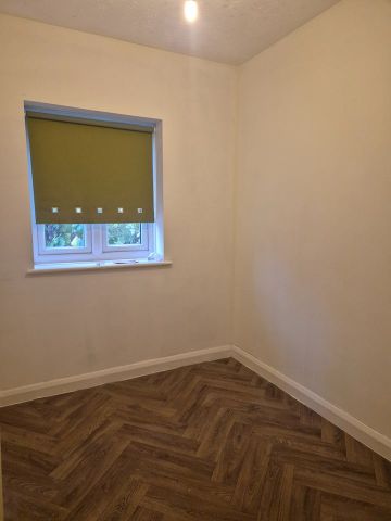 3 Bed Terraced House, Chevron Close, E16 - Photo 4