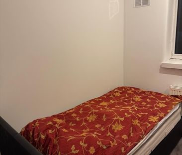 Room in a Shared House, Westcroft Way, NW2 - Photo 5