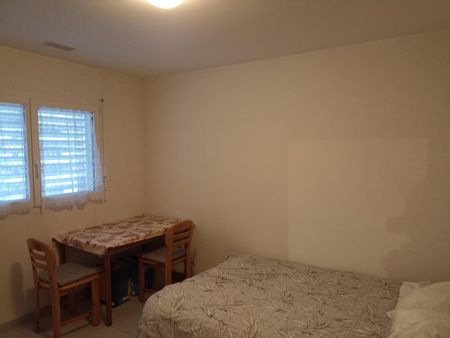 Appartement de 2.5 pièces au 2ème étage avec grand balcon - Photo 2