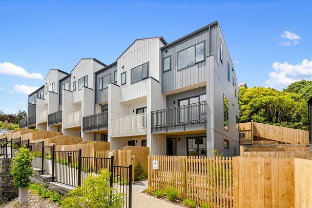 Private Self-Contained Studio in Modern Townhouse - Photo 1