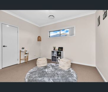 7 Pleasance Street, Box Hill, NSW 2765 - Photo 1