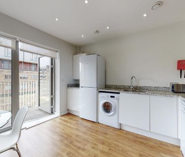 1 bedroom in a flat share to rent - Photo 4