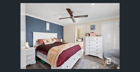 3 BEDROOM HOME LOCATED MINUTES TO STOCKLAND WENDOUREE & TRAIN STATION - Photo 3