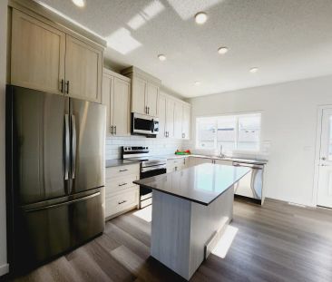 5243 Edgemont Blvd NW - MAIN — MAIN FLOOR - Photo 2