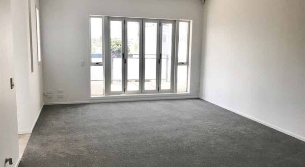 3 Bedroom Property - Photo 1