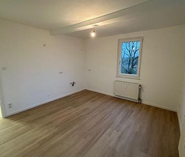 Erstbezug nach Sanierung! 2 Zimmer plus große Wohnküche, inkl. EBK ... - Photo 5