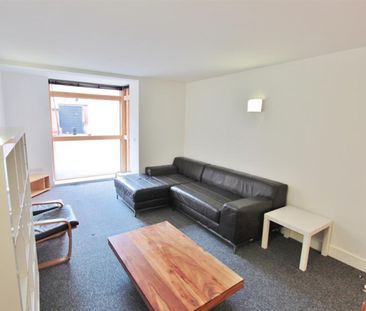 2 bedroom Flat To Let - Photo 2