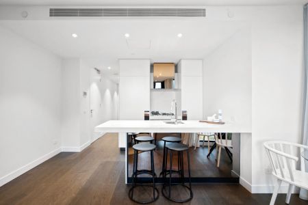 Park Avenue Elegance Meets Premier Melbourne Living - Photo 3