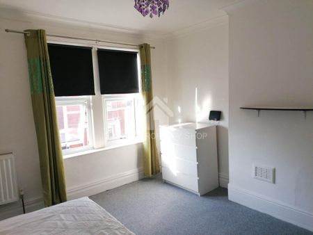 1 bedroom in a house share to rent - Photo 2
