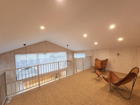 Executive Townhouse, Central Location - Photo 2