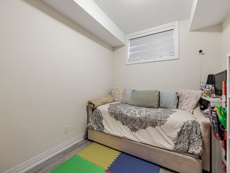For Lease - 713 Lawrence Avenue Unit# 5, Toronto, Ontario - Photo 2
