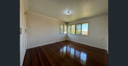 FOR RENT - SPACIOUS TWO STOREY FAMILY HOME IN PRIME LOCATION - Photo 5