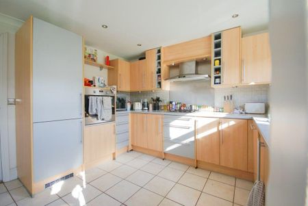4 bedroom property to rent - Photo 3