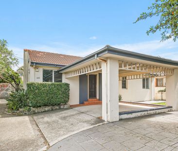 Renovated Family Sanctuary In a Beachside Locale - Photo 4