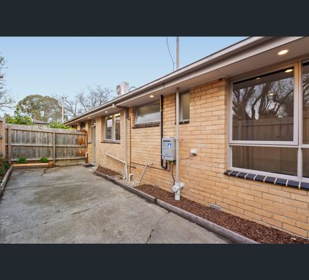 2/9 Hollsmoor Road, Camberwell, Vic 3124 - Photo 1