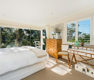 4 bedroom home with Pittwater views - Photo 4