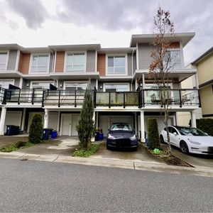 2 BEDROOM, 2.5 BATHROOM + DEN TOWNHOUSE AVAILABLE APRIL 1ST - Photo 3