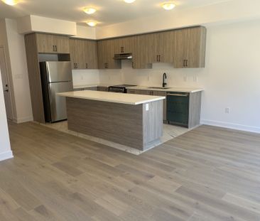 For Lease - 22 McAush Street, Barrie, Ontario - Photo 2