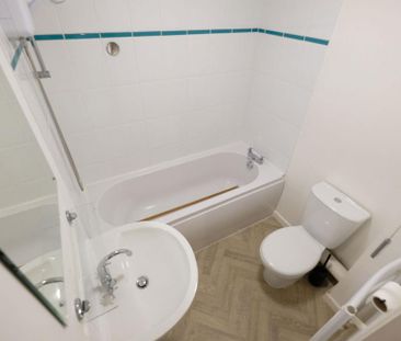 2 bedroom semi-detached house to rent - Photo 5