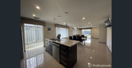 LOW MAINTENANCE - Photo 2